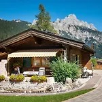 Almdorf Tirol ホリデーパーク