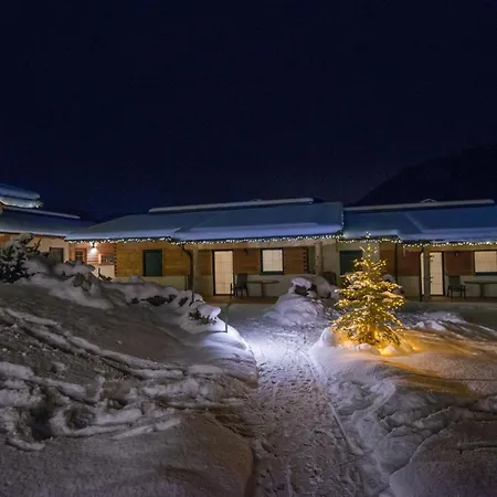 Kompleks wypoczynkowy Almdorf Tirol 3*